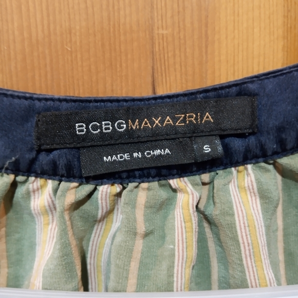 BCBG Maxazria 100% silk blouse size S - Picture 4 of 5